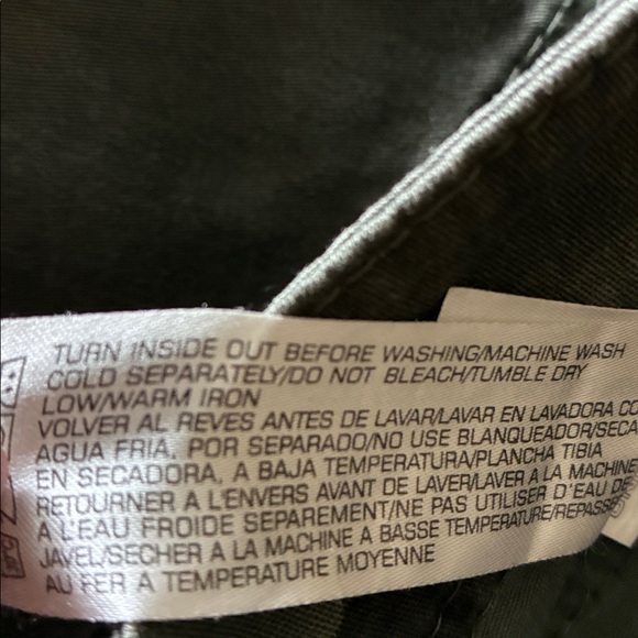 UNIONBAY Green Camouflage Cargo Pants with Zipper Detail under front pocket - Picture 7 of 9